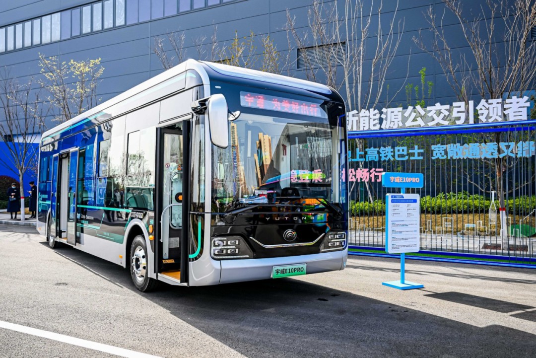 12款新品重磅发布!宇通向“新”而行绘蓝图 12款新品重磅发布!宇通向“新”而行绘蓝图