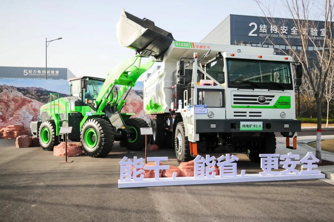 12款新品重磅发布!宇通向“新”而行绘蓝图 12款新品重磅发布!宇通向“新”而行绘蓝图