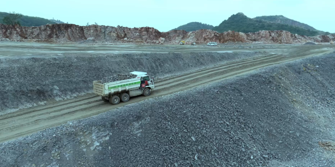 宇通矿卡——驭电革新，智启矿途丨宇通矿卡赋能江西铭信-华新矿区高效绿色运营！