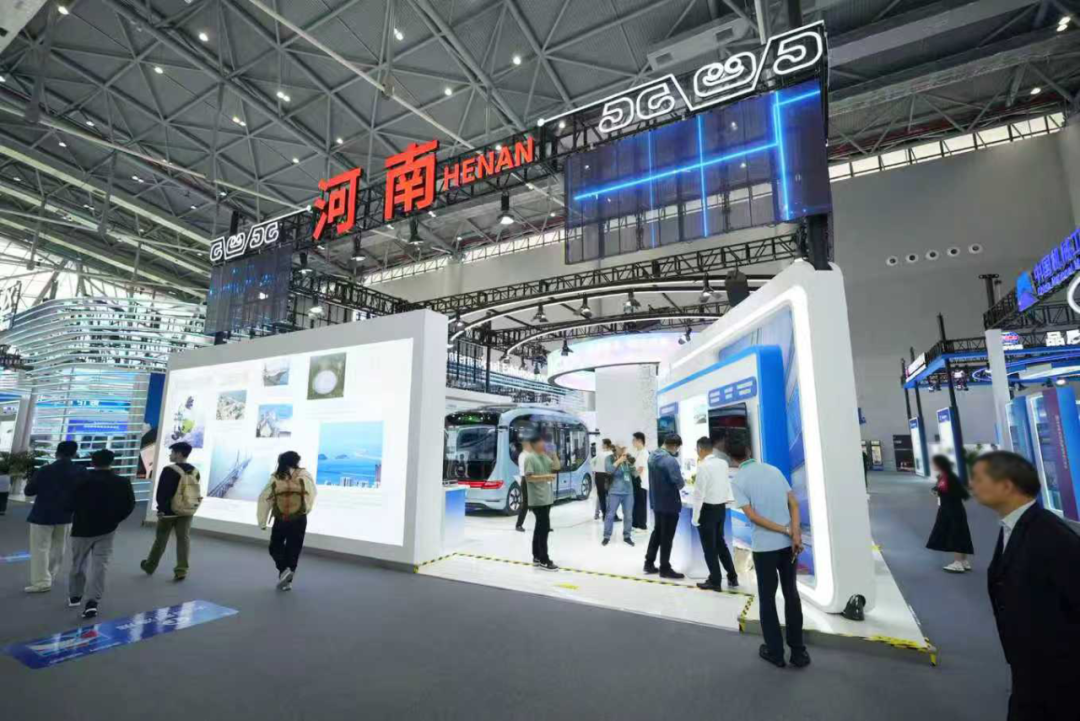 小宇2.0闪耀2025世界制造业大会,赋能智慧出行新未来 图片