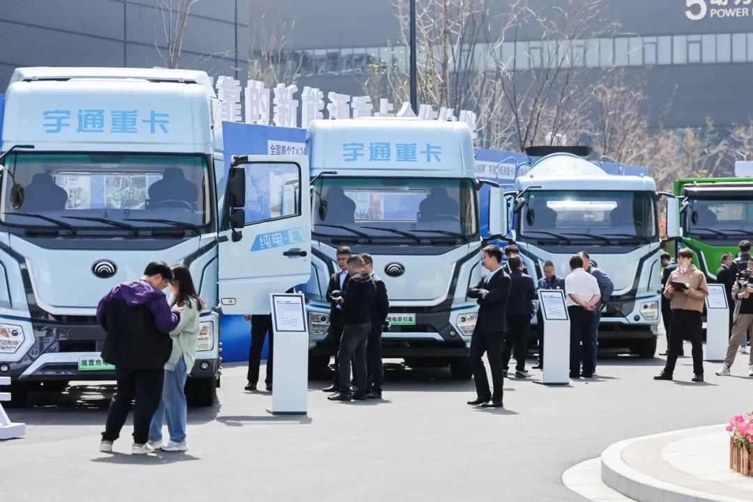 12款新品重磅发布!宇通向“新”而行绘蓝图 12款新品重磅发布!宇通向“新”而行绘蓝图