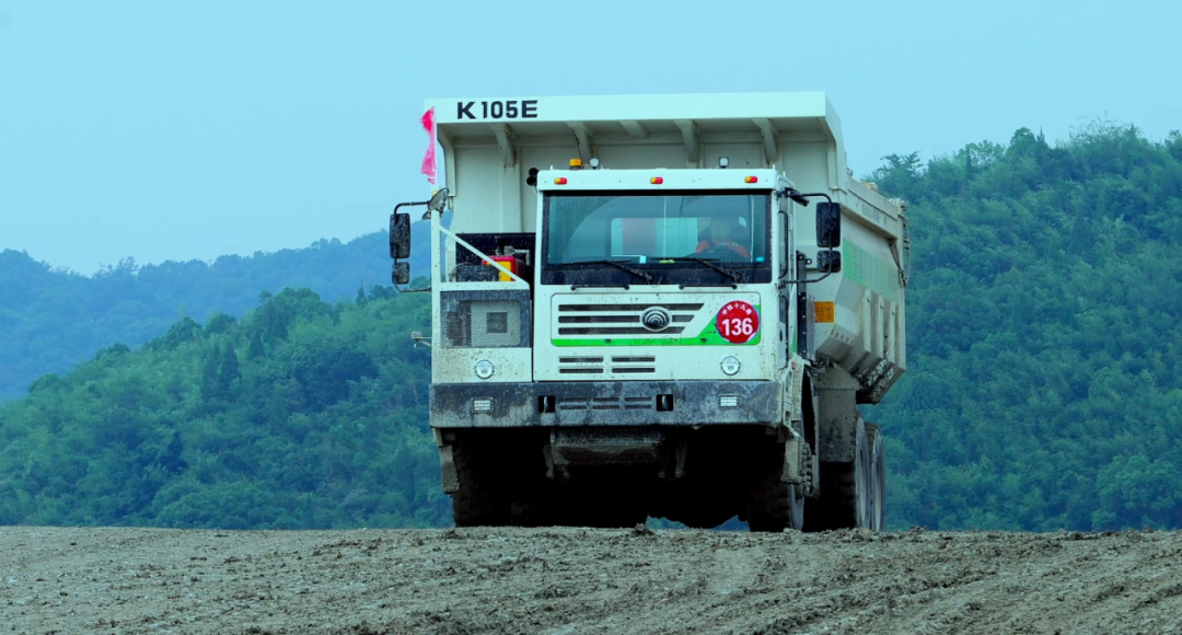 宇通矿卡——驭电革新，智启矿途丨宇通矿卡赋能江西铭信-华新矿区高效绿色运营！
