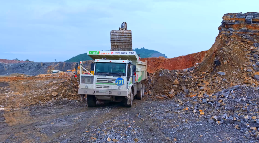 宇通矿卡——电赋矿山丨智领荆楚-宇通矿卡携手湖北国顺华新，共筑绿色矿山新典范！